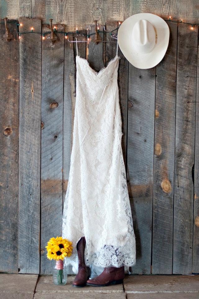 dress with bouquet, boots and hat