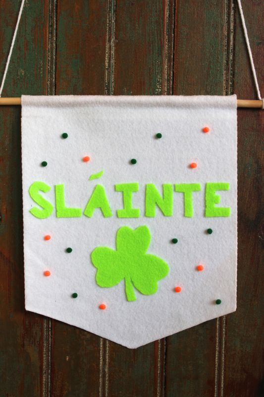 st patricks day-sign-green-polka for-clover-diy-felt-banner-rainbow-socks-baileys irish cream