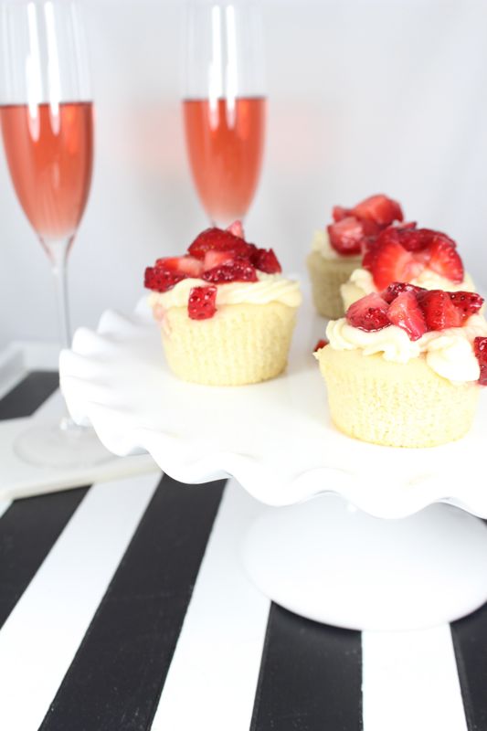 cupcake-cocktail-strawberry-champagne-white-bubbly-dessert