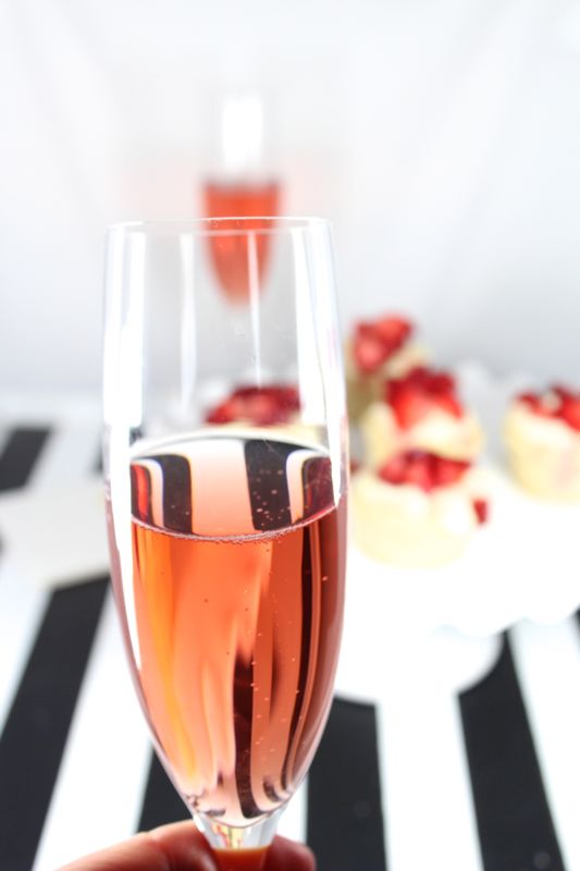 cupcake-cocktail-strawberry-champagne-white-bubbly-dessert