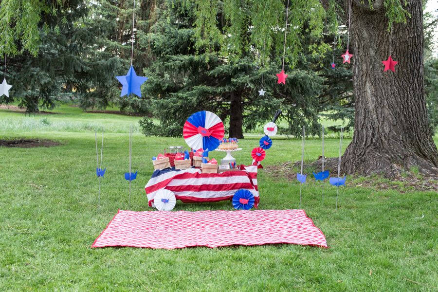 july-4th-red-white-blue-kid-family-picnic-astrobrights-paper-hanging-stars-diy