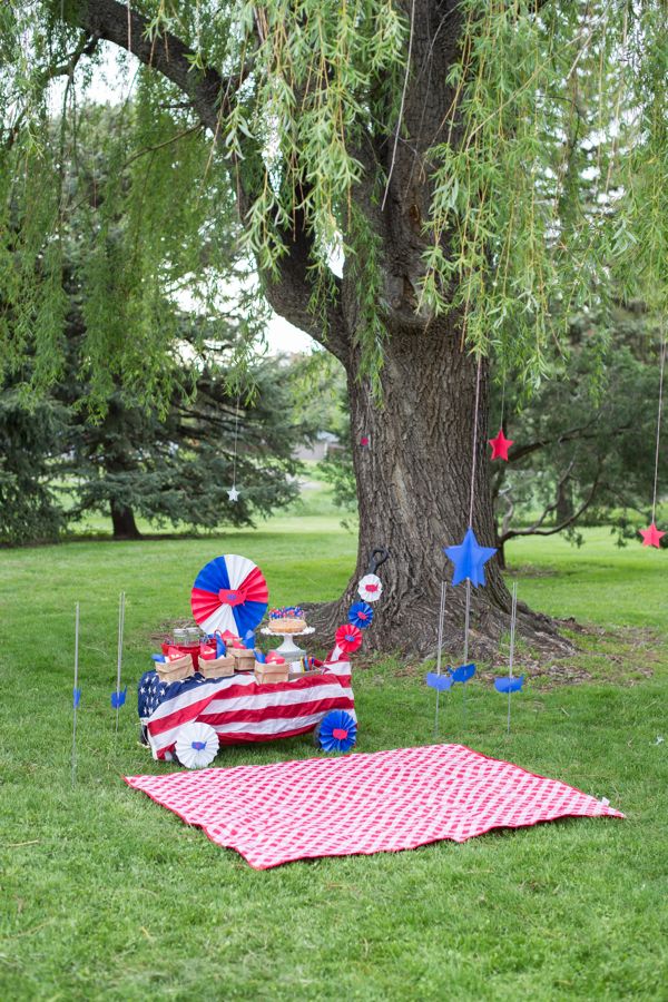 july-4th-red-white-blue-kid-family-picnic-astrobrights-paper-