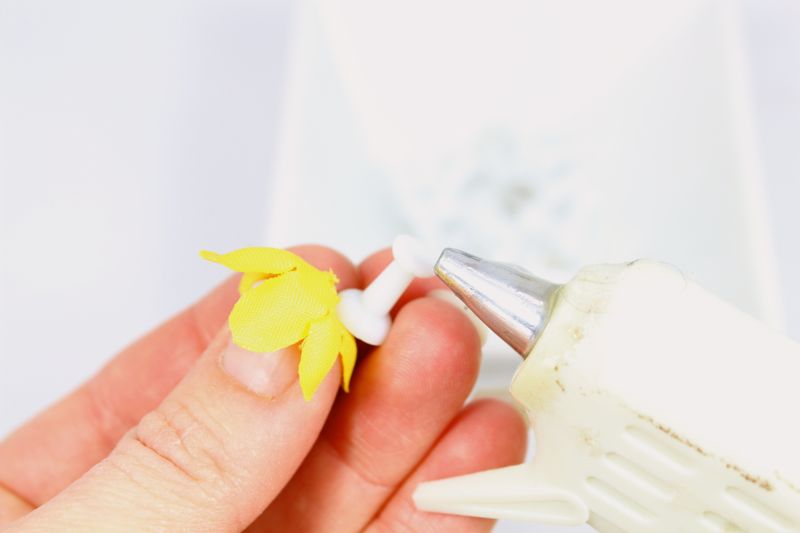 yellow-flower-push-pin-glue