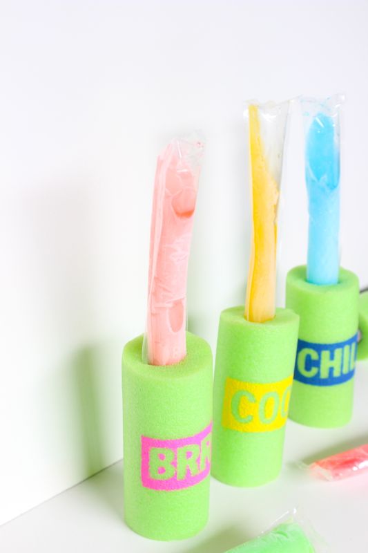 summer-diy-freezer-pop-holder-popsicle-green-pool-noodle-brr