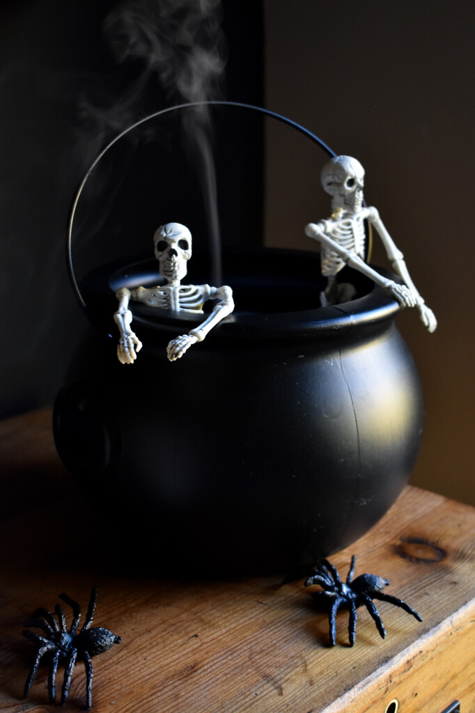 spooky skeleton spa - halloween diffuser with skeletons